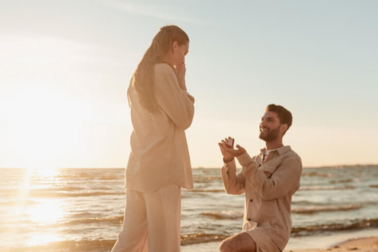 a man proposing to his girlfriend on the beach